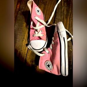 Toddler size 7 Converse